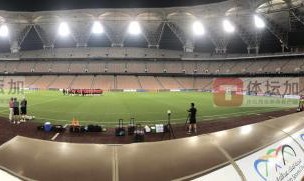 开云体育官网-沙特开球气温32度！球场满座+通风效果差温度更高