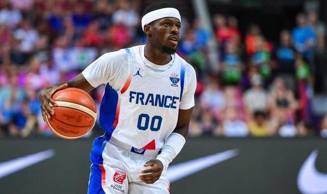 何方神圣？弗朗西斯科14中8砍32分7板5助2断&amp;amp;12罚全中 刷分引冲突