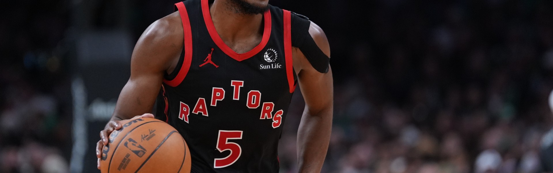 开云-美记：猛龙比以往更愿意交易首发控卫奎克利 同时有意浓眉&amp;小萨